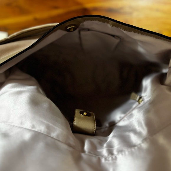 Coach - Picture 11 of 16